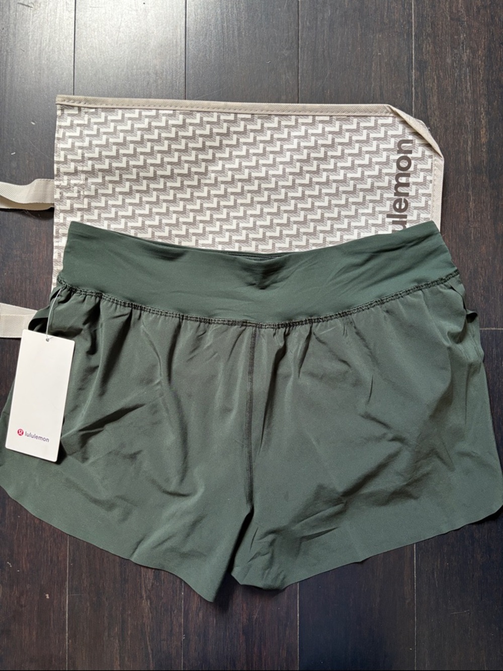 LULULEMON FAST AND FREE HIGH RISE SPLIT SHORTS 3” in RAINFOREST GREEN SZ L NWT - Picture 3 of 6